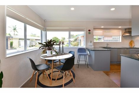 Photo of property in 2/54 Lakeside Drive, Orewa, 0931
