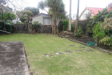 Photo of property in 2 Kerr Street, Devonport, Auckland, 0624