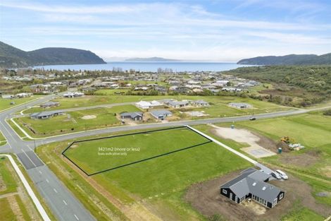 Photo of property in 2 Kahikatea Drive, Kinloch, Taupo, 3377