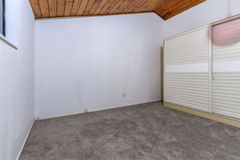 Photo of property in 5/11 Hall Road, Glenfield, Auckland, 0629