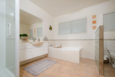 Photo of property in 30 San Bernadino Drive, Henderson, Auckland, 0612