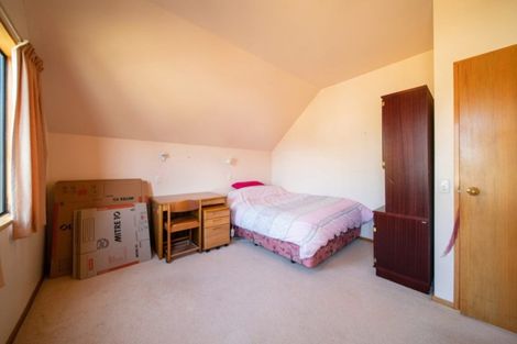 Photo of property in 128 Wynyard Crescent, Fernhill, Queenstown, 9300