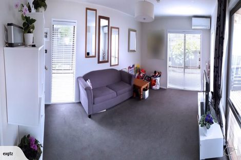 Photo of property in 21 Oreil Avenue, West Harbour, Auckland, 0618