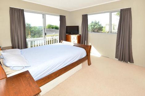 Photo of property in 8 Grenadine Place, Unsworth Heights, Auckland, 0632