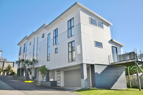 Photo of property in 16a Woodall Place, Totara Vale, Auckland, 0627