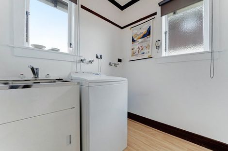 Photo of property in 81 Kiwi Esplanade, Mangere Bridge, Auckland, 2022