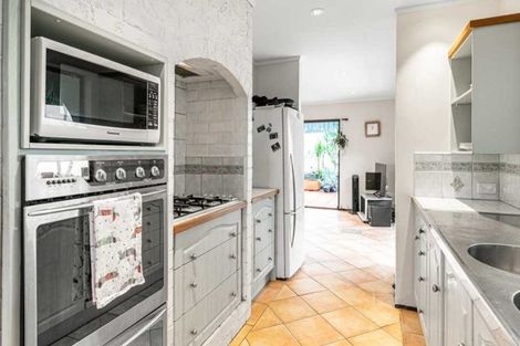 Photo of property in 3/2 Beach Road, Castor Bay, Auckland, 0620