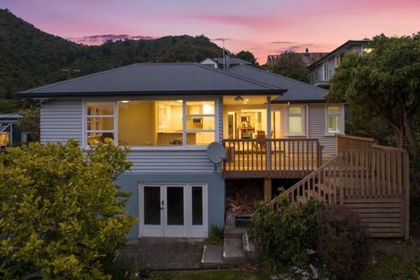 Photo of property in 34 Waikawa Road, Picton, 7220