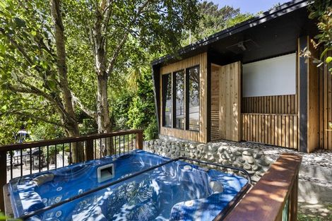 Photo of property in 39 Taylor Terrace, Tawa, Wellington, 5028