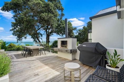 Photo of property in 10 Zita Avenue, Matakatia, Whangaparaoa, 0930