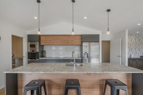 Photo of property in 10 Topping Place, Whitianga, 3510