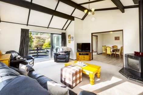 Photo of property in 2 Tapestry Grove, Silverstream, Upper Hutt, 5019