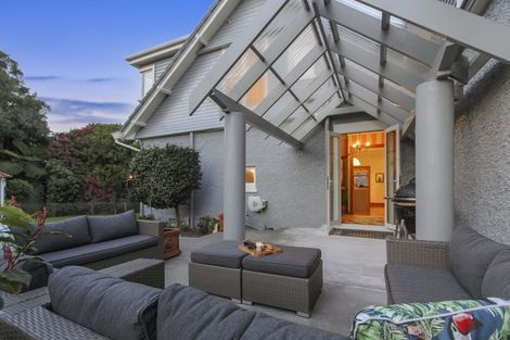 Photo of property in 32 Barrett Street, Westown, New Plymouth, 4310