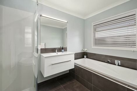 Photo of property in 58 Montgomery Crescent, Kinloch, Taupo, 3377