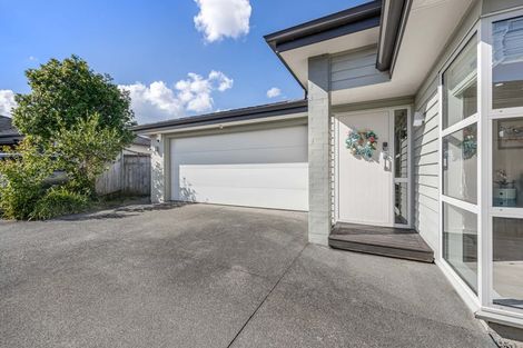 Photo of property in 10 Reno Way, Flat Bush, Auckland, 2016