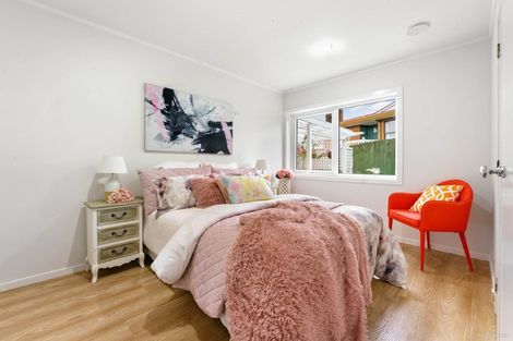 Photo of property in 14 Dalwhinnie Parade, Highland Park, Auckland, 2010