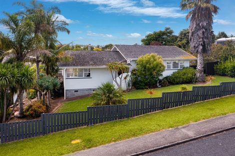 Photo of property in 14 Roick Parade, Glen Eden, Auckland, 0602