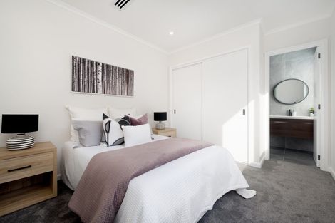 Photo of property in 15a The Parade, Bucklands Beach, Auckland, 2012