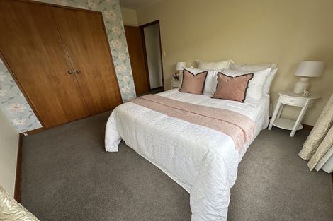 Photo of property in 5 Thatcher Crescent, Crofton Downs, Wellington, 6035