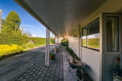 Photo of property in 71 Tarata Road, Inglewood, 4387