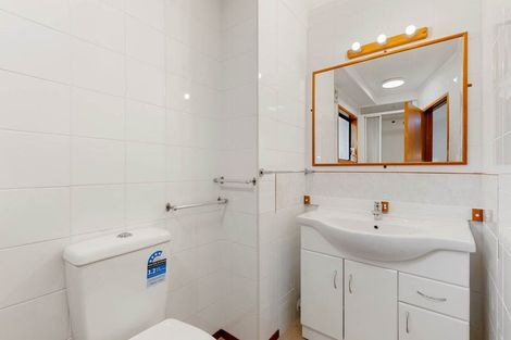 Photo of property in 8a Wendell Place, Greenlane, Auckland, 1061