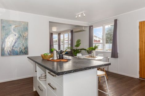 Photo of property in 32 Beauzami Crescent, Ascot Park, Porirua, 5024