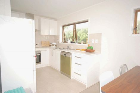Photo of property in 2/28 Priestley Drive, Bucklands Beach, Auckland, 2014