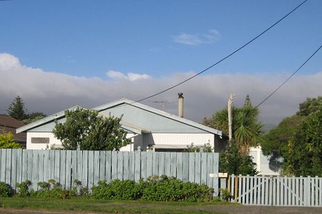 Photo of property in 70 Tutere Street, Waikanae Beach, Waikanae, 5036