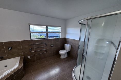 Photo of property in 28 Ballymore Drive, Pinehill, Auckland, 0632