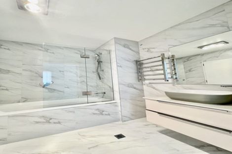 Photo of property in 10/10 Vinifera Place, Fairview Heights, Auckland, 0632