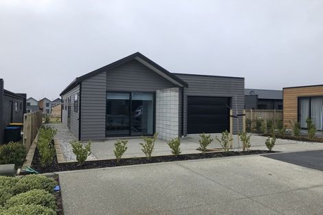 Photo of property in 4 Matakanui Lane, Wanaka, 9305