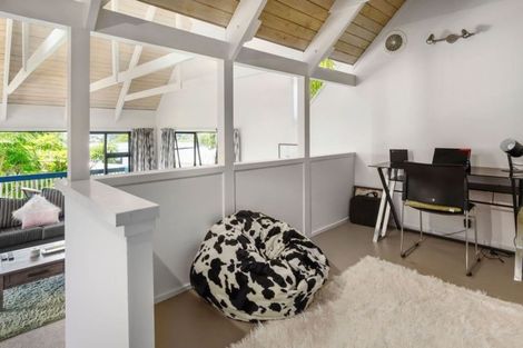 Photo of property in 1/131 Carlisle Road, Northcross, Auckland, 0632