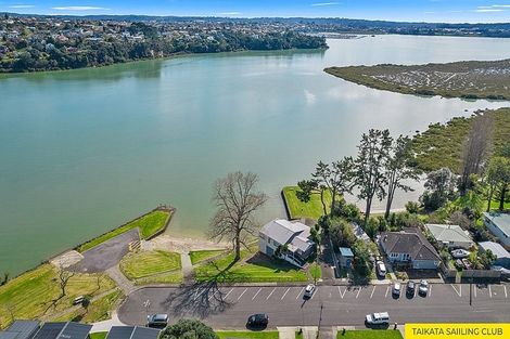 Photo of property in 742b Te Atatu Road, Te Atatu Peninsula, Auckland, 0610