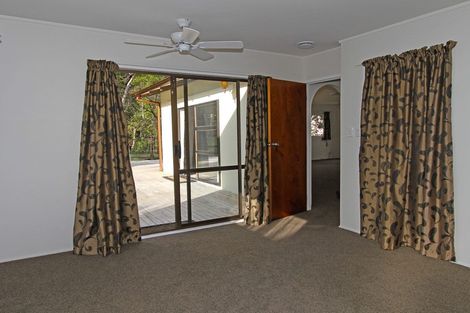 Photo of property in 110 Chelsea View Drive, Chatswood, Auckland, 0626