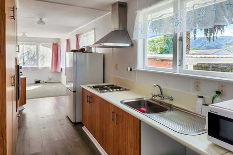 Photo of property in 40 Oregon Drive, Maoribank, Upper Hutt, 5018