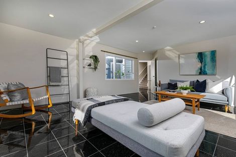 Photo of property in 2/28 East Coast Road, Milford, Auckland, 0620