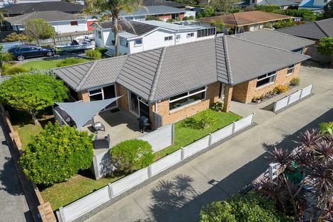 Photo of property in 25 Pine Road, Orewa, 0931