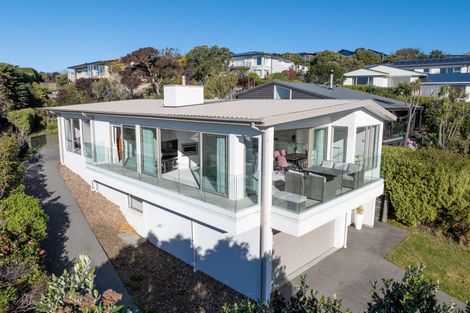 Photo of property in 320 Cannon Hill Crescent, Mount Pleasant, Christchurch, 8081