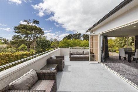 Photo of property in 11 The Oaks, Awapuni, Palmerston North, 4412