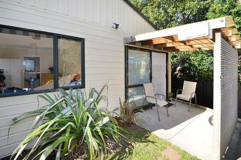 Photo of property in 11 Thalia Place, Totara Vale, Auckland, 0629