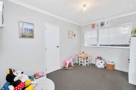 Photo of property in 4 Brunner Road, Glen Eden, Auckland, 0602