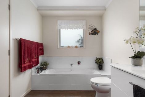 Photo of property in 6 Capstan Close, Pyes Pa, Tauranga, 3112