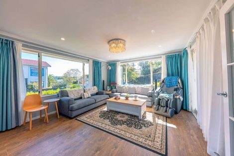 Photo of property in 8 Red Oak Place, Schnapper Rock, Auckland, 0632