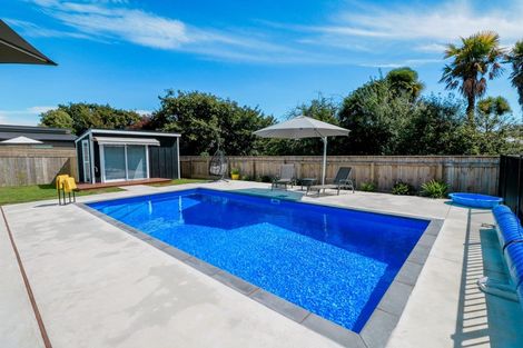 Photo of property in 16 Awahou Place, Foxton, 4814