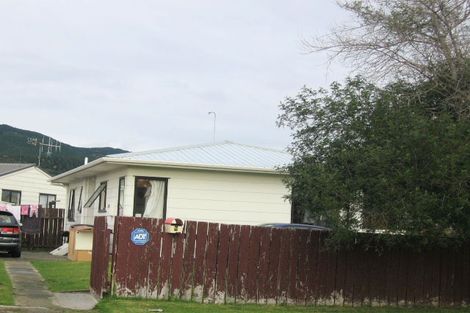 Photo of property in 8a Spackman Crescent, Paraparaumu, 5032