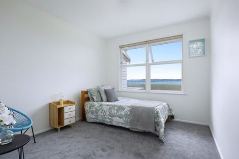 Photo of property in 33 Dawnhaven Drive, Te Atatu Peninsula, Auckland, 0610