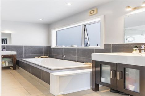 Photo of property in 13 Callender Place, Shelly Park, Auckland, 2014