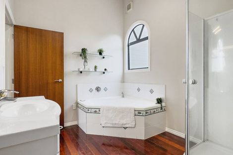 Photo of property in 61 Newhaven Terrace, Mairangi Bay, Auckland, 0630