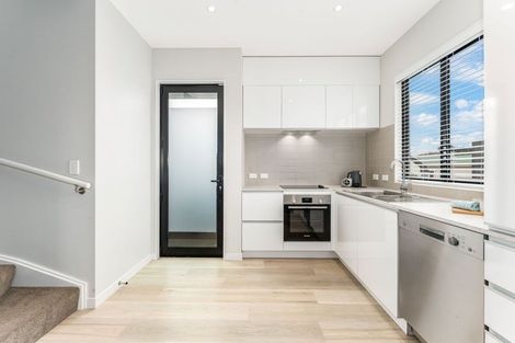 Photo of property in 5/6 Oswald Crescent, Paparangi, Wellington, 6037