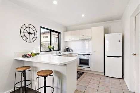 Photo of property in 8/27 Roanoke Way, Albany, Auckland, 0632